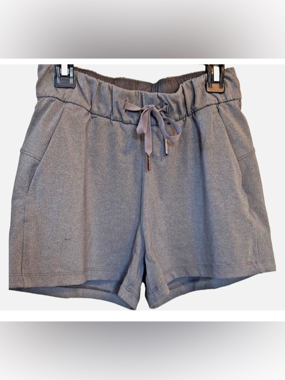 Lululemon On The Fly Shorts Women’s 2 Gray Stretch Travel Athleisure Pockets